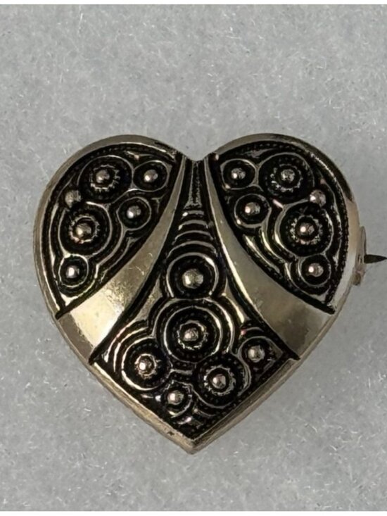 Jewelry - Heart Brooch Pin Gold Tone Vintage Etched Swirl Design